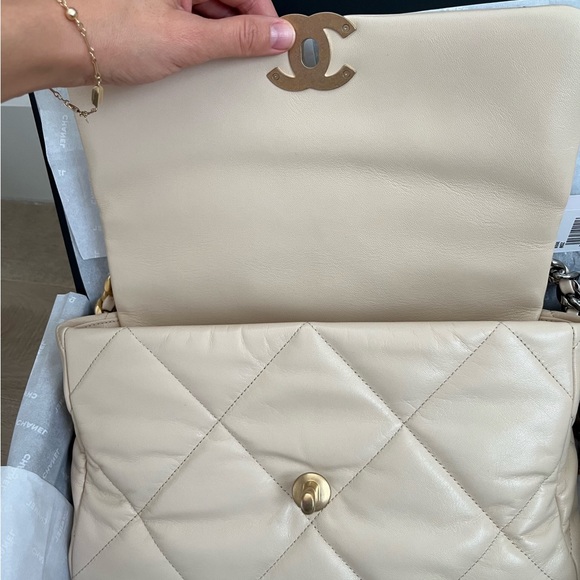 🖤SOLD ON WEBSITE🖤100% authentic NIB 20A CHANEL 19 large beige cream nude - Picture 6 of 9